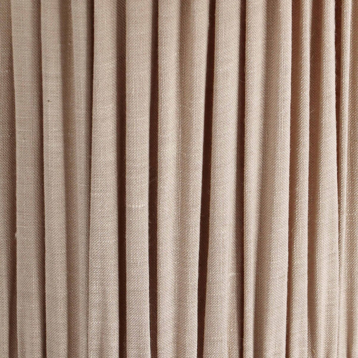 Corrine Lámpara de mesa de lino beige