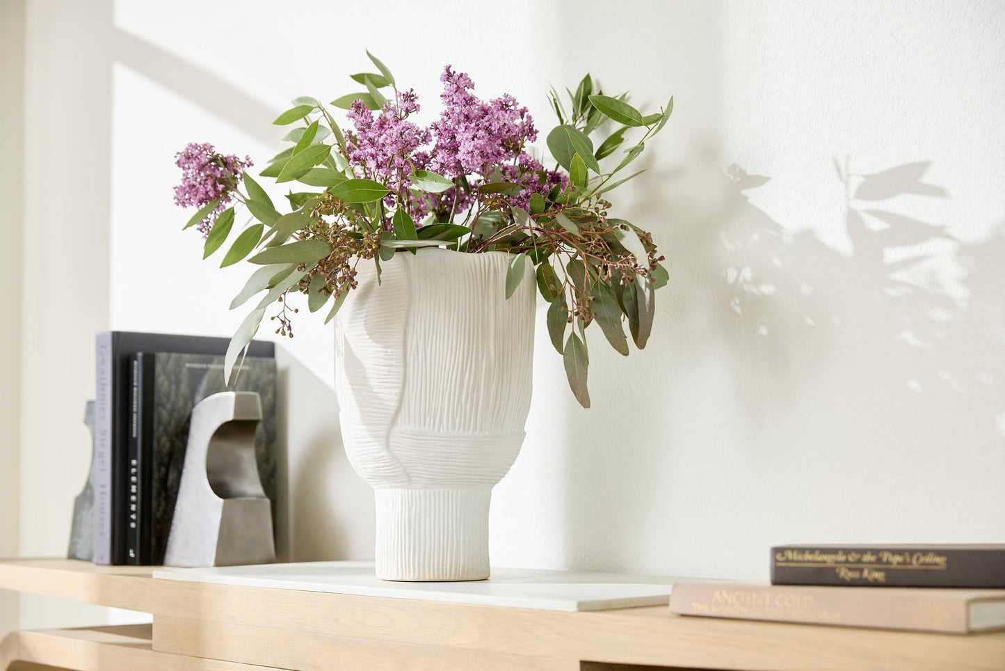 Astreae Pedestal Bow