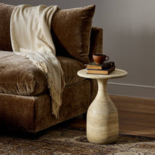 Cargar imagen en el visor de la galería, Cora Nesting End Table
