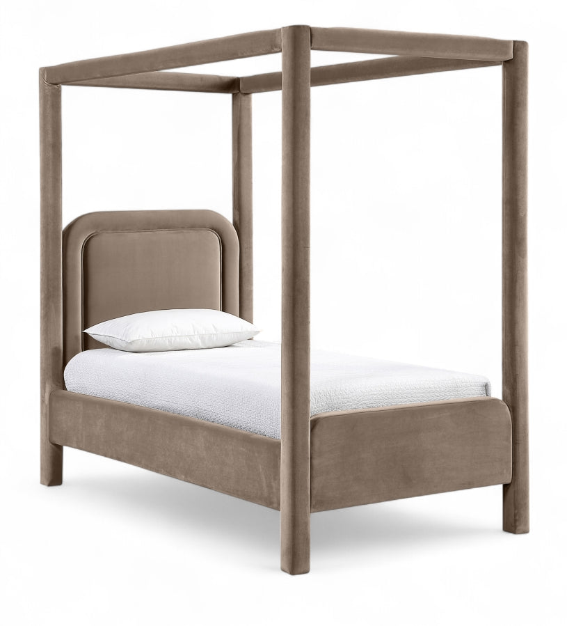 Cama tapizada en terciopelo Salina