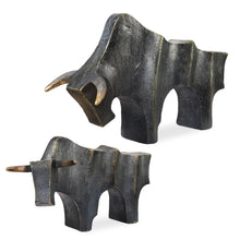 Cargar imagen en el visor de la galería, Regal Bull Sculptures, S/2
