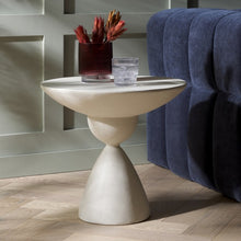 Cargar imagen en el visor de la galería, Atley Accent Table
