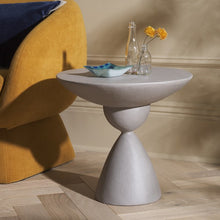 Cargar imagen en el visor de la galería, Atley Accent Table
