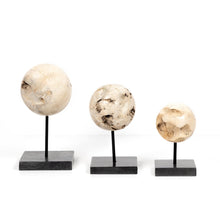 Cargar imagen en el visor de la galería, Organic Stone Sculpture Set de 3

