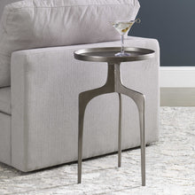 Cargar imagen en el visor de la galería, Kenna Accent Table
