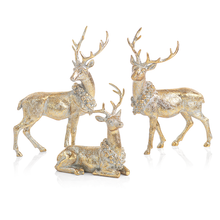 Cargar imagen en el visor de la galería, Set de ciervos con corona ornamental
